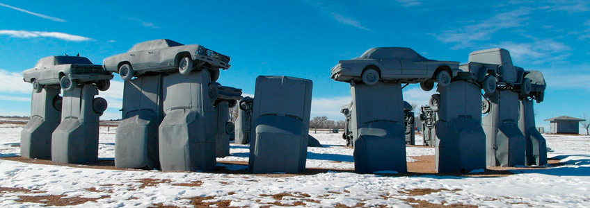 sitios turisticos extraños escultura de coches